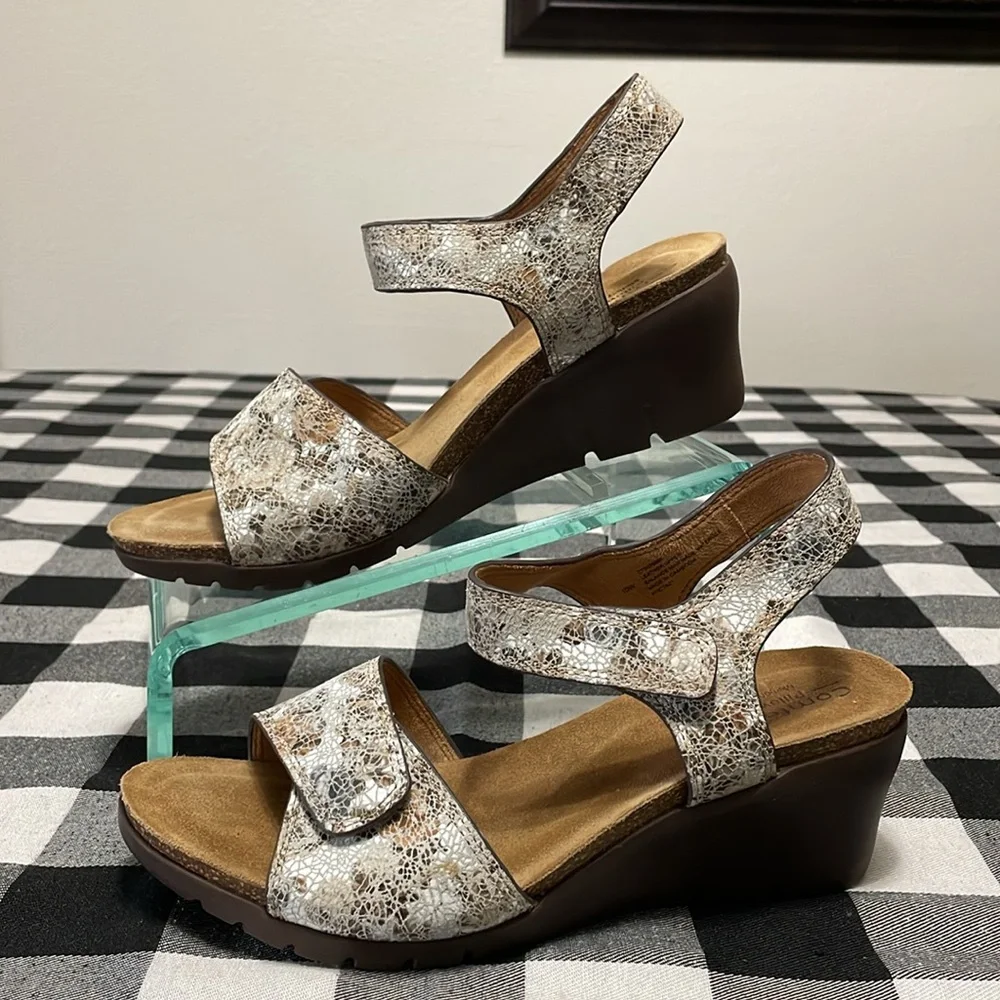 Comfortiva Abria Grey Flower Leather Wedge Sandals Pillowtop Memory Foam Sz 10W